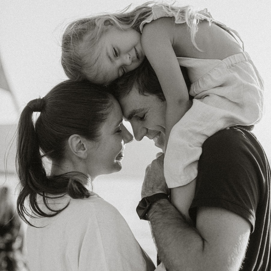 Nadtochiy Photography screenshot and logo